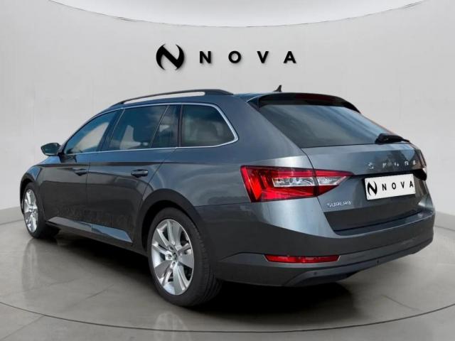 Skoda Superb Combi image 6