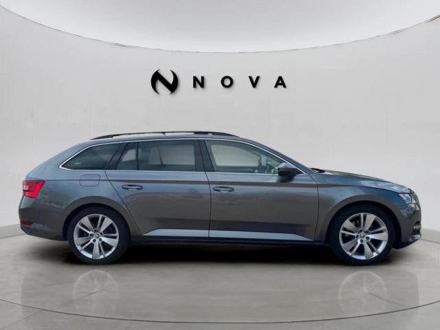 Skoda Superb Combi image 5