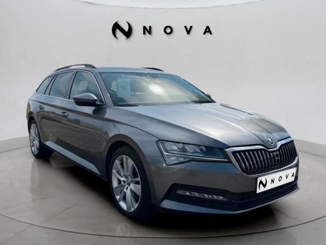 Skoda Superb Combi image 9