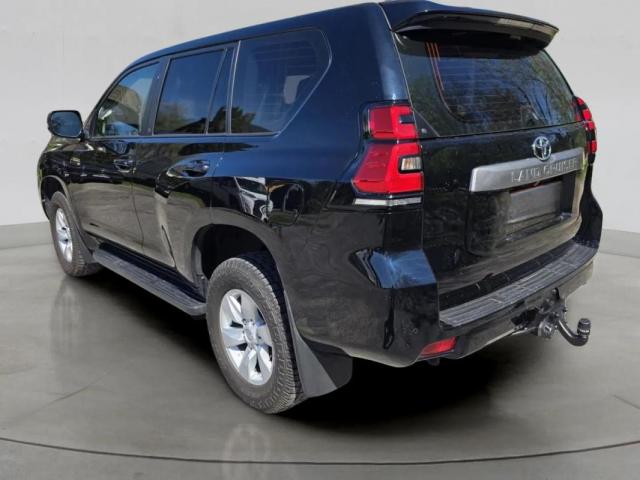 Toyota Land Cruiser image 9