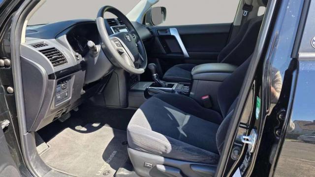 Toyota Land Cruiser image 8