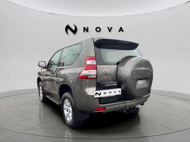 Toyota Land Cruiser image 2