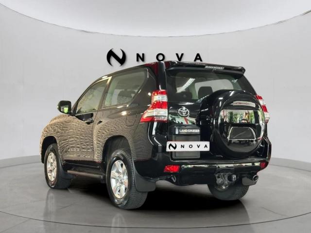 Toyota Land Cruiser image 8