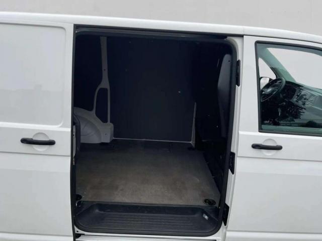 Volkswagen Transporter image 2
