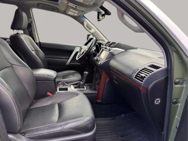 Toyota Land Cruiser image 9