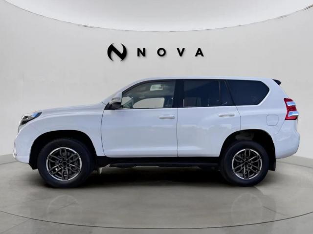 Toyota Land Cruiser image 8