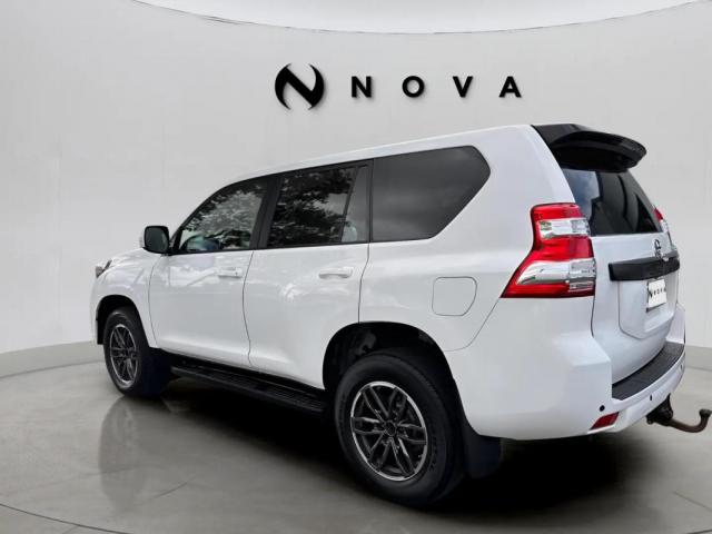 Toyota Land Cruiser image 2