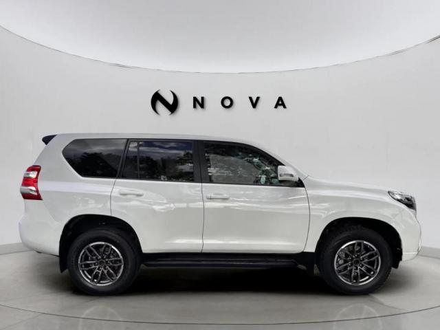 Toyota Land Cruiser image 4