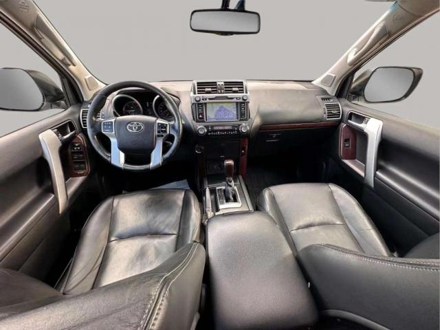 Toyota Land Cruiser image 5