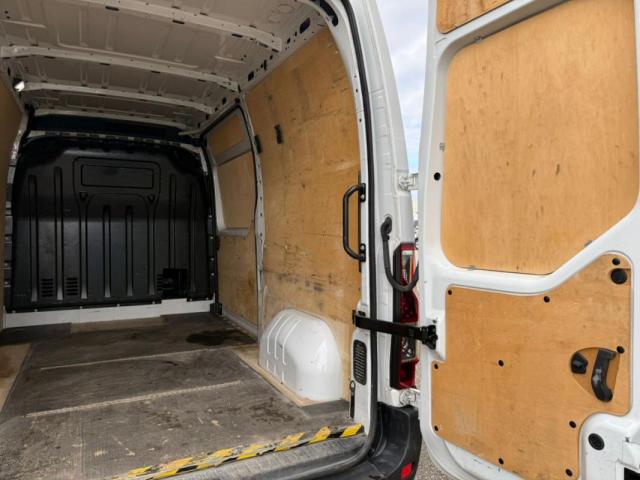 Renault Master image 2