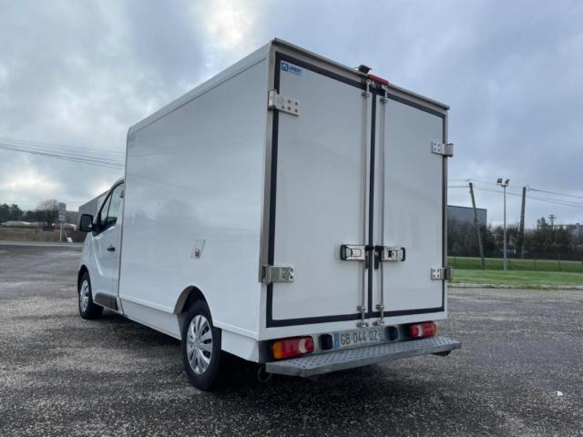 Nissan Nv300 image 7