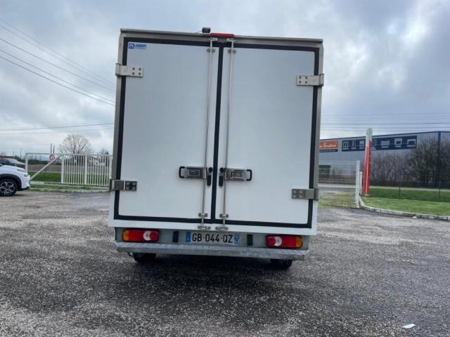 Nissan Nv300 image 1