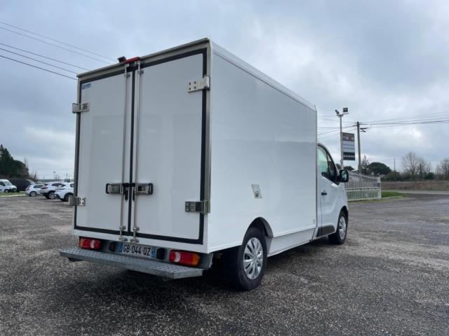 Nissan Nv300 image 2