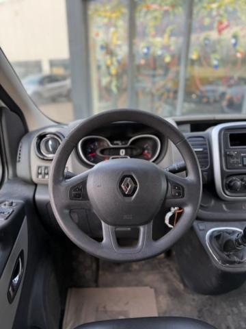 Renault Trafic image 2