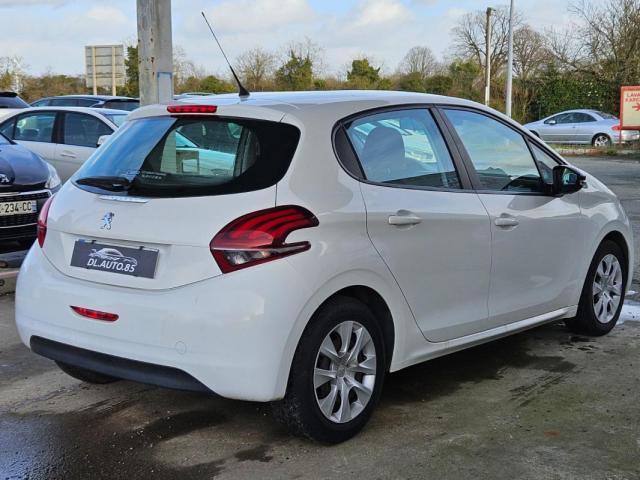 Peugeot 208 image 3