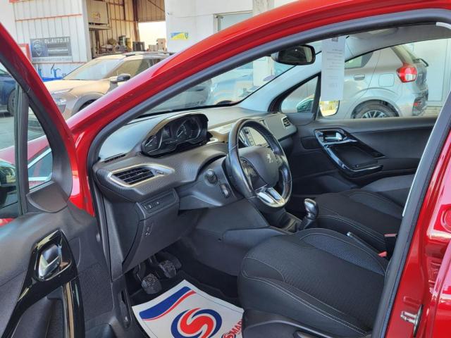 Peugeot 208 image 3