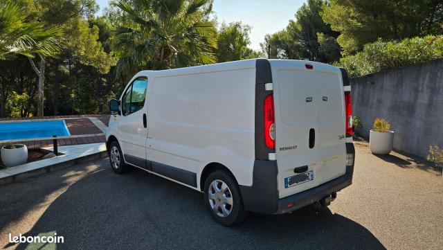 Renault Trafic image 2