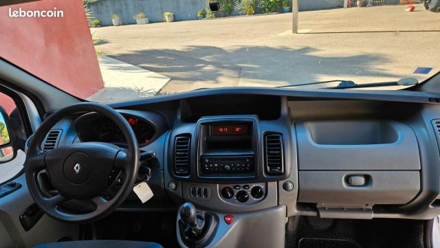 Renault Trafic image 3