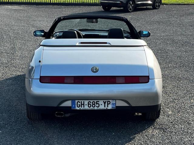 Alfa Romeo Spider image 9