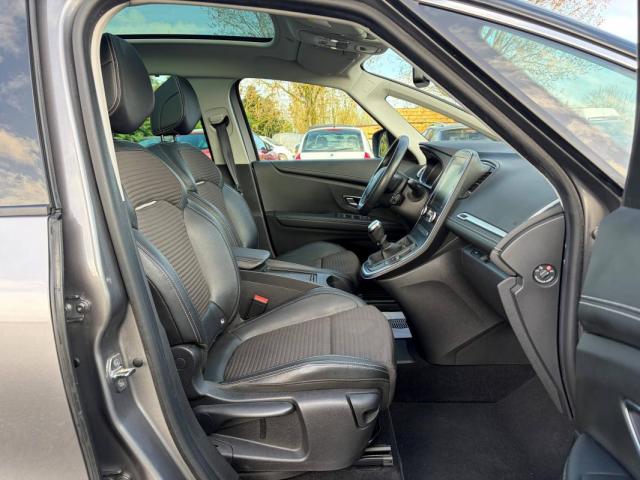 Renault Grand Scénic image 2