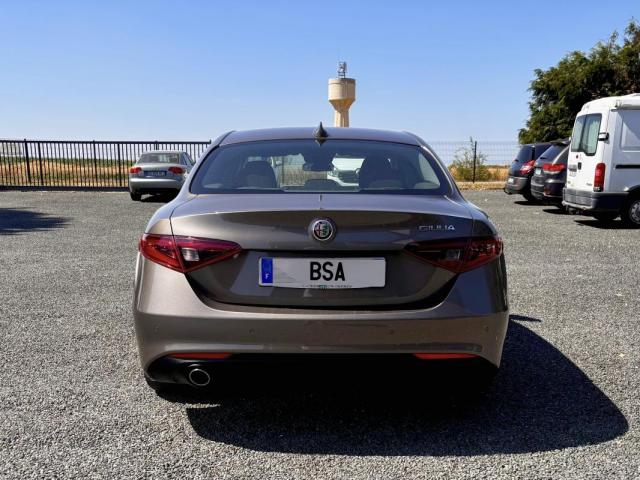 Alfa Romeo Giulia image 8