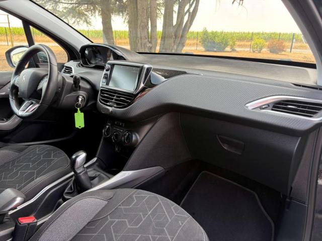 Peugeot 2008 image 2