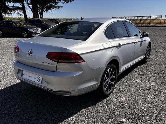 Volkswagen Passat image 9
