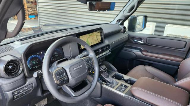 Toyota Land Cruiser image 9