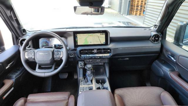 Toyota Land Cruiser image 5