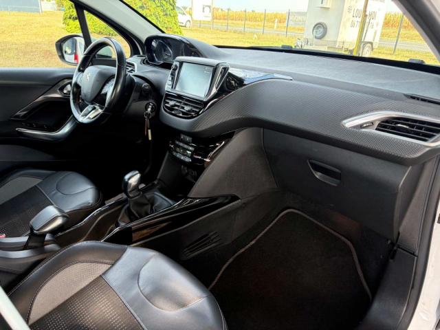 Peugeot 2008 image 8