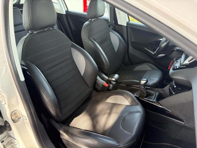Peugeot 2008 image 1