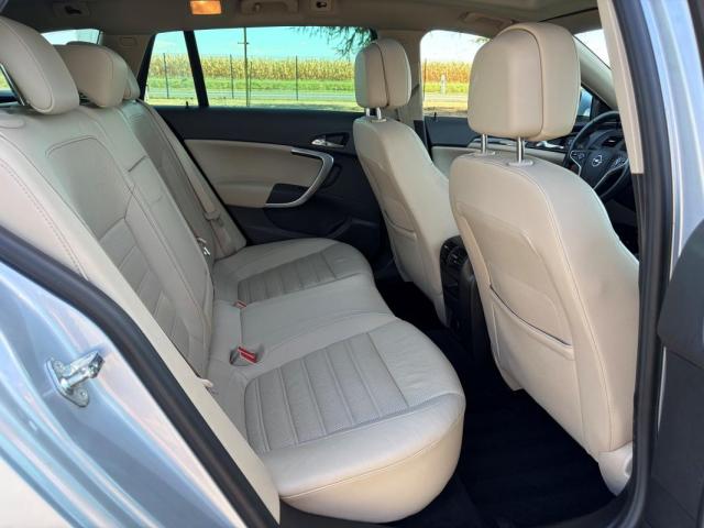 Opel Insignia Sports Tourer image 3