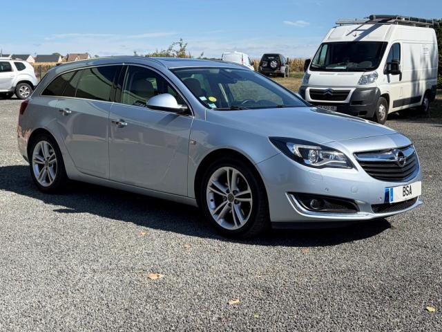 Opel Insignia Sports Tourer image 2