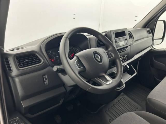 Renault Master image 1