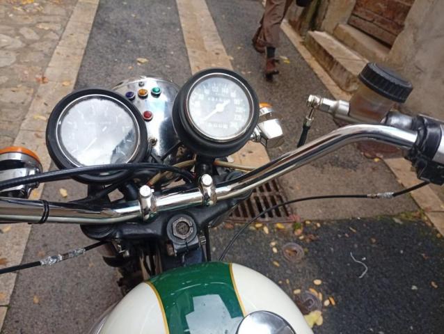 Triumph Bonneville image 2