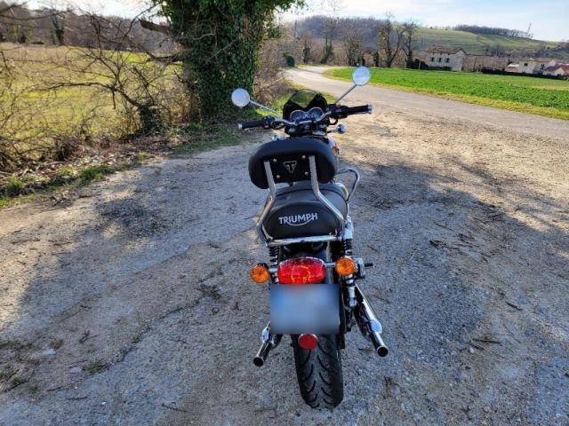 Triumph Bonneville image 2