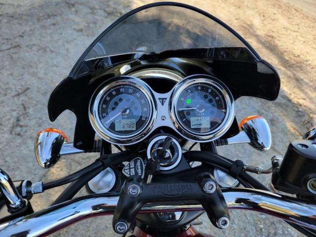 Triumph Bonneville image 4