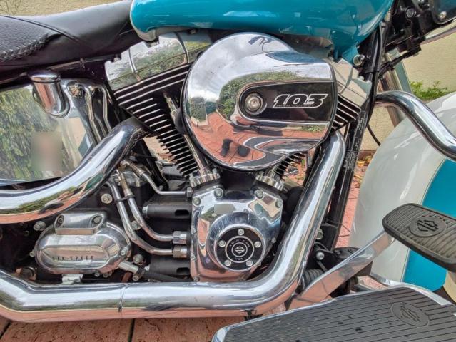 Softail Deluxe image 2