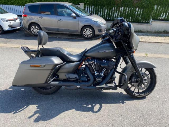 Street Glide image 1