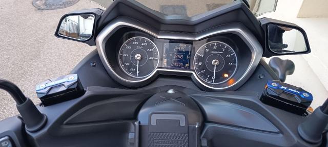 X Max image 4
