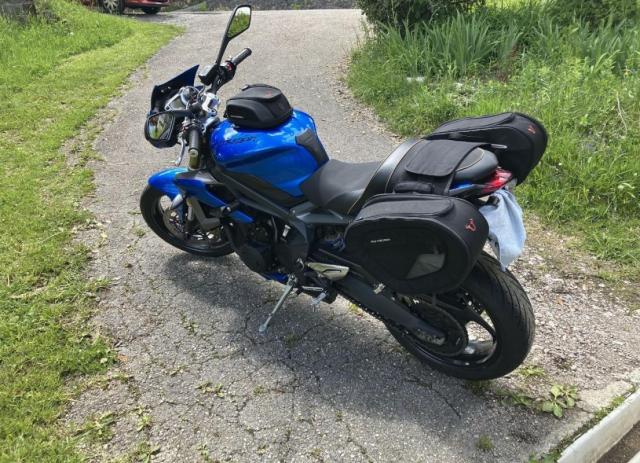 Street Triple image 2