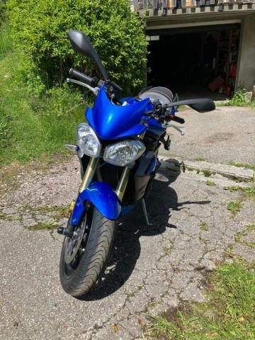 Street Triple image 1