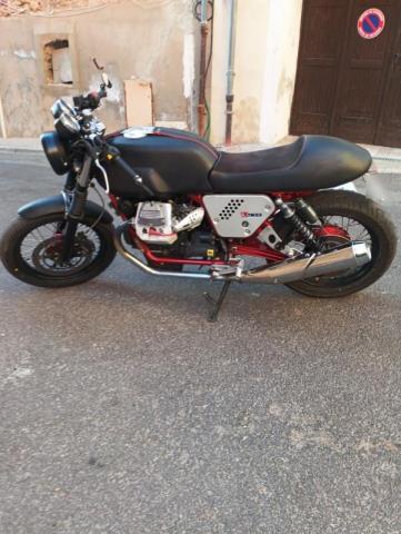 Moto Guzzi V7 750 Racer image 4