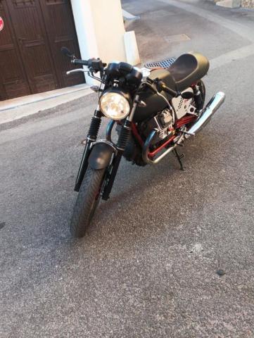 Moto Guzzi V7 750 Racer image 3