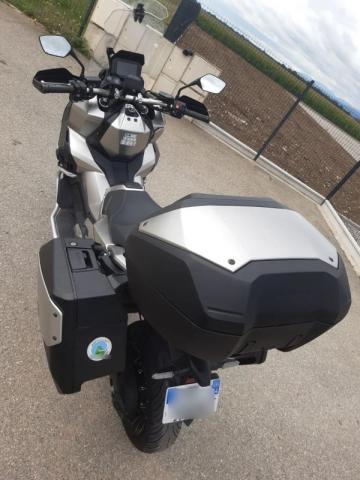 X-Adv 750 image 4