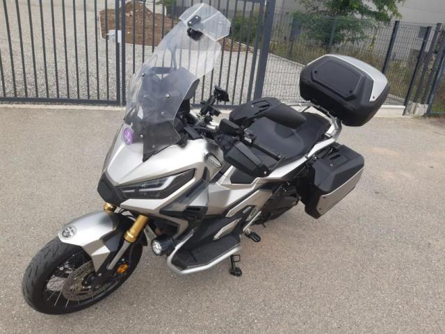 X-Adv 750 image 2