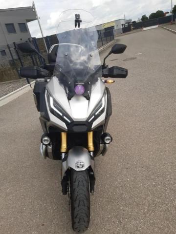 X-Adv 750 image 1