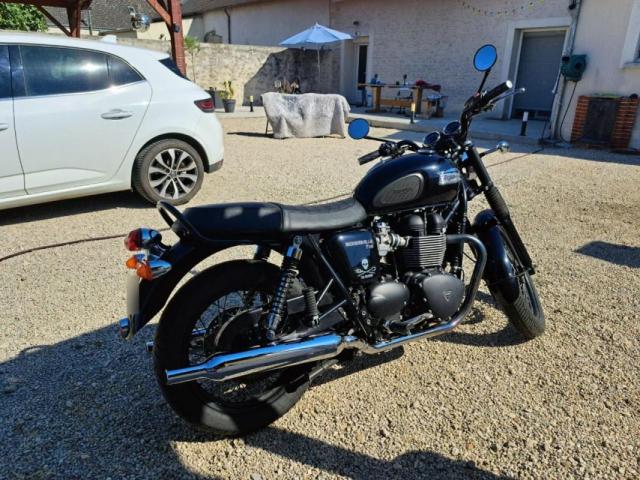 Bonneville T100 Black image 1