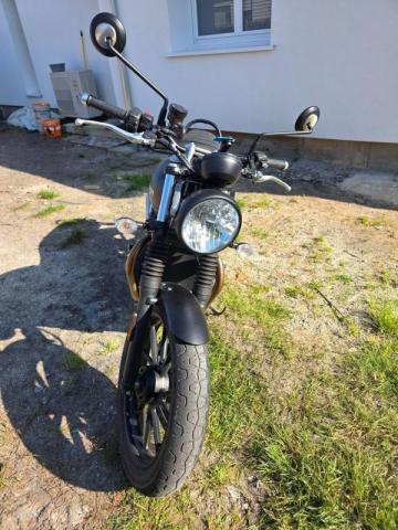 Street Twin image 3