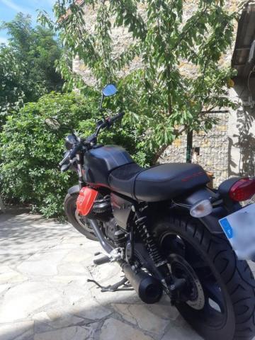 Moto Guzzi V7 Carbon image 1